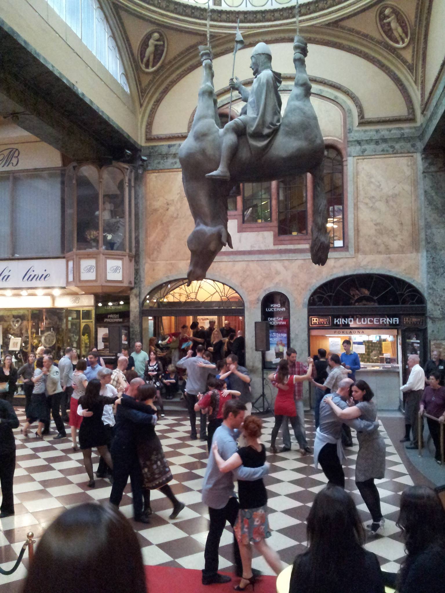 Milonga v Lucerně pod koněm (zahájení festivalu argentinského filmu)