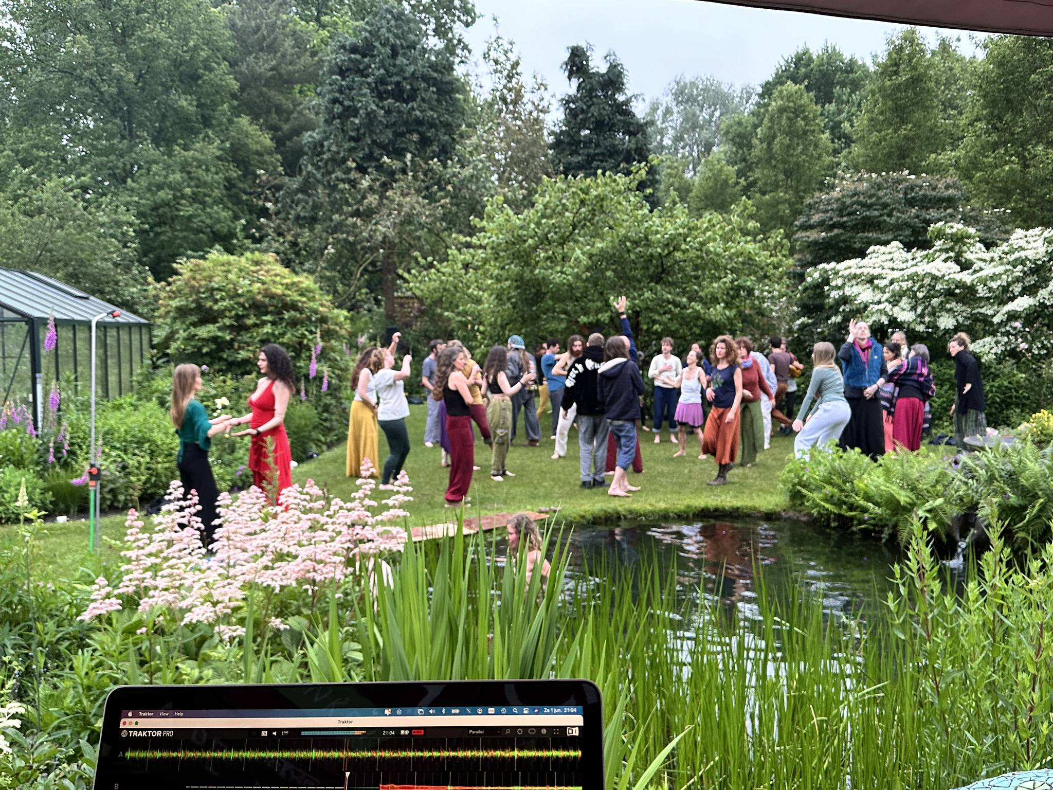 Instatic Ecstatic Dance -Deep Dive through Movement Medicine
