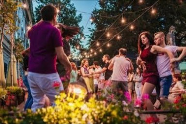 Dancing outdoors at Casa Kizomba