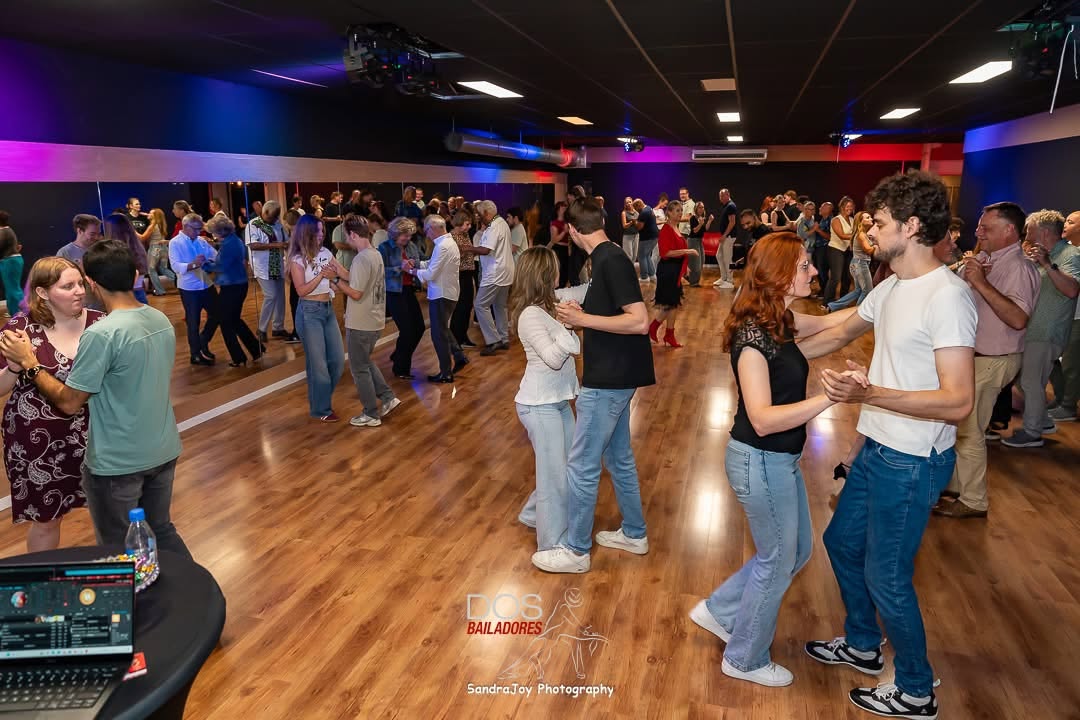 Dos Bailadores 6-weekse Salsa beginnerscursus versneld